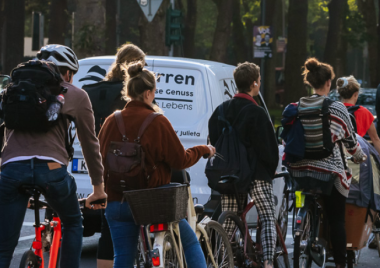 Agora | Stadtgespräch: Vom Planen zum Handeln: Wie kann die Mobilitätswende beschleunigt werden? Agora | Stadtgespräch: Vom Planen zum Handeln: Wie kann die Mobilitätswende beschleunigt werden?