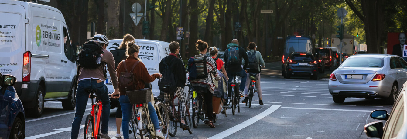 Agora | Stadtgespräch: Vom Planen zum Handeln: Wie kann die Mobilitätswende beschleunigt werden? Agora | Stadtgespräch: Vom Planen zum Handeln: Wie kann die Mobilitätswende beschleunigt werden?