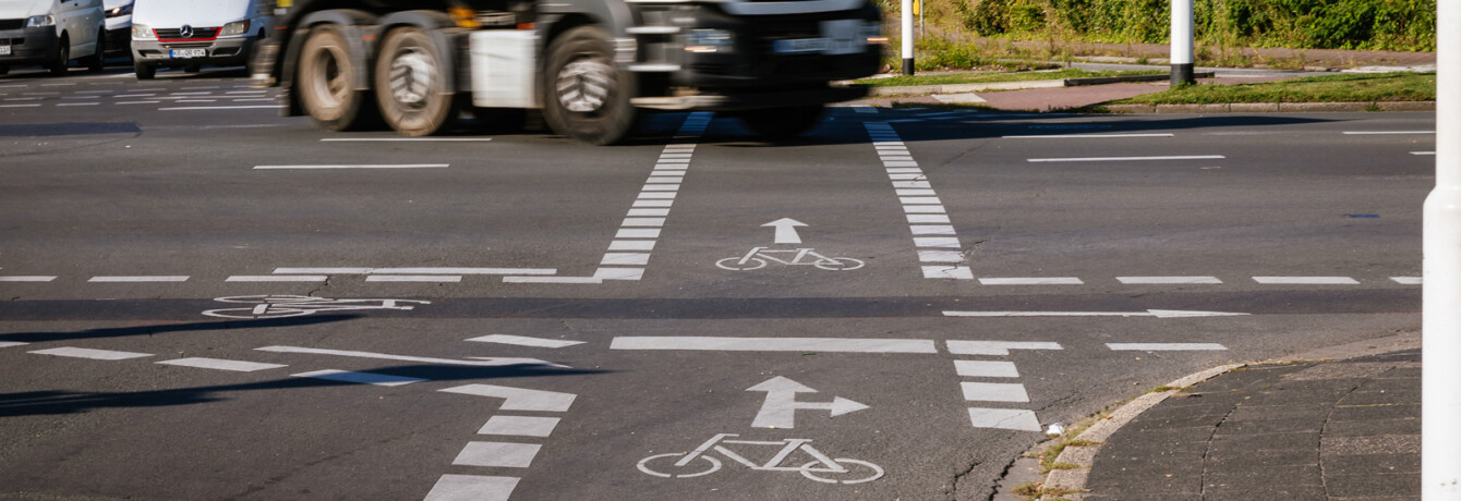 Difu | Keine Angst vorm Knotenpunkt - Kreuzungen sicher und fahrradfreundlich gestalten Difu | Keine Angst vorm Knotenpunkt - Kreuzungen sicher und fahrradfreundlich gestalten