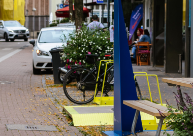 Fachgruppe | Attraktive Ortsmitten und -durchfahrten: Straßenraumgestaltung und Parkraummanagement in ländlichen und peripheren Räumen Fachgruppe | Attraktive Ortsmitten und -durchfahrten: Straßenraumgestaltung und Parkraummanagement in ländlichen und peripheren Räumen